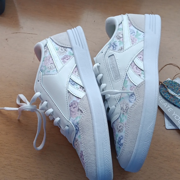 Womens Reebok Fancy White Sneakers - Picture 3 of 6